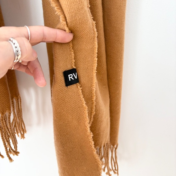 Reclaimed vintage tan knit fringe scarf - Picture 2 of 5